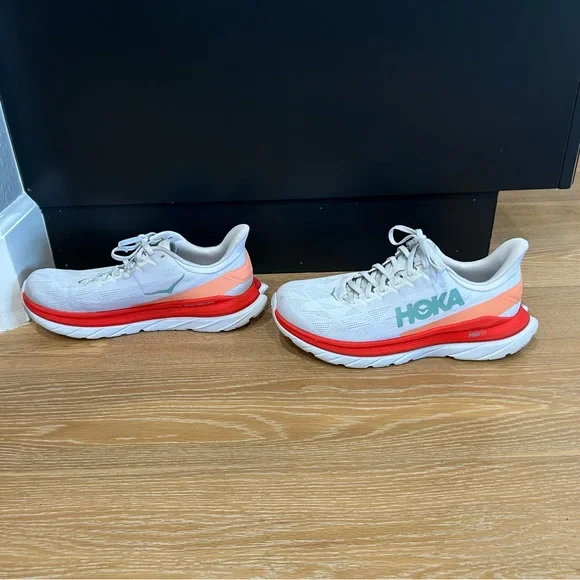 HOKA One One Mach 4 women’s size 9.5 - Picture 2 of 15